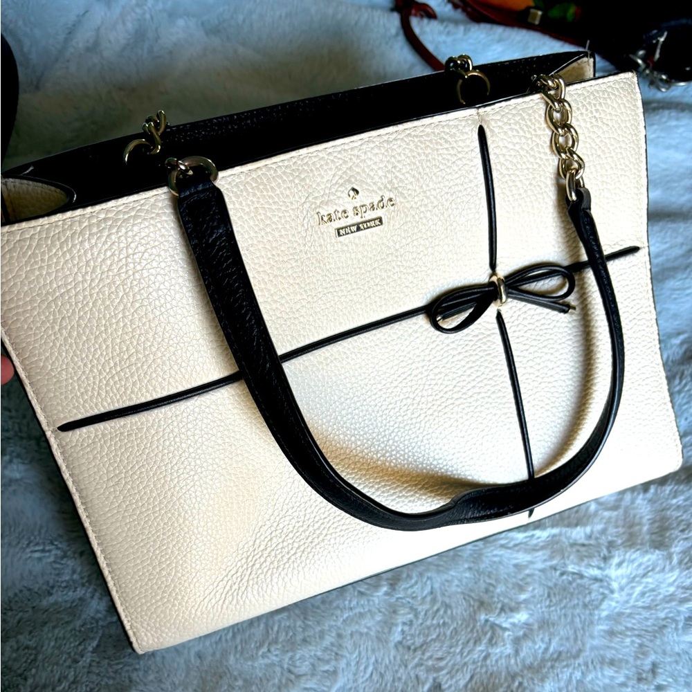 Very cute kate spade with aa bow.
